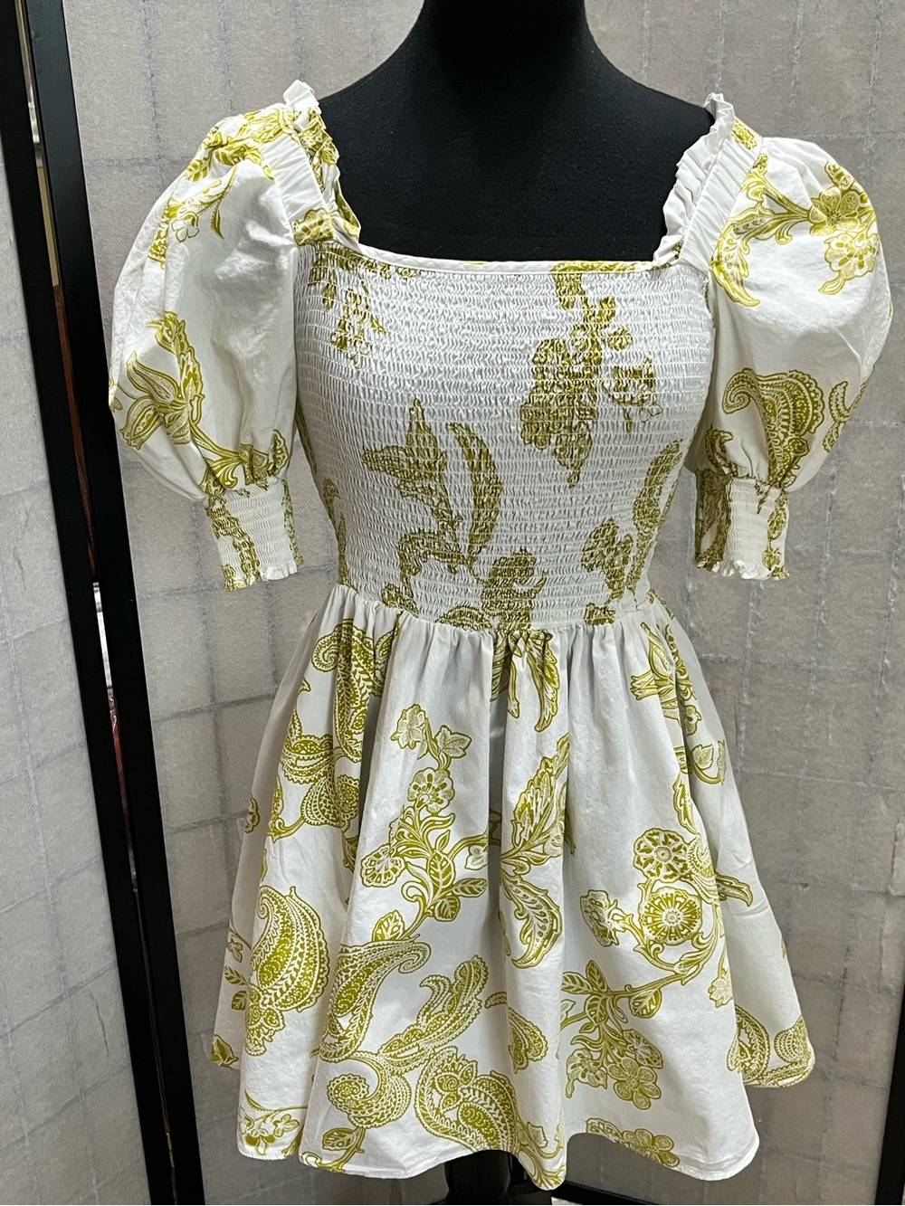Smocked White and Yellow Paisley Puff-Sleeve Dress by 1 STATE: SIZE M